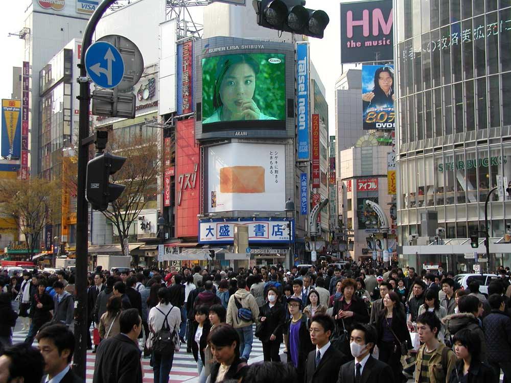 Shibuya crossing crowd Tokyo